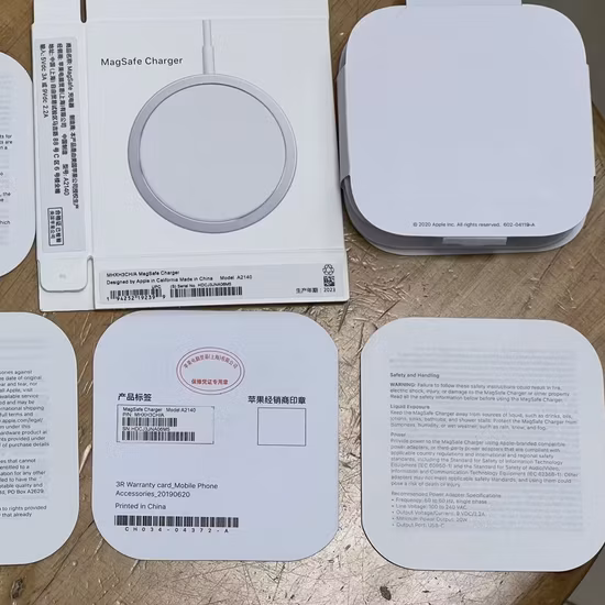 Supplier 15W Desktop Wireless Charger for Apple iPhone 14 13 12 11 PRO Max